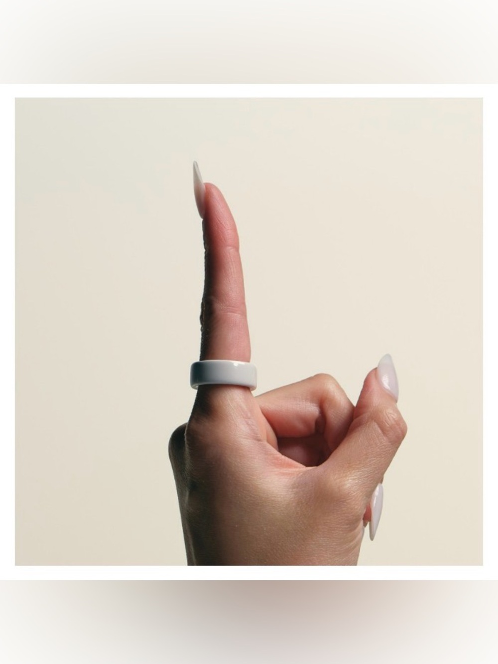Oura Ring 4 in Ceramic — Cloud, Size 7